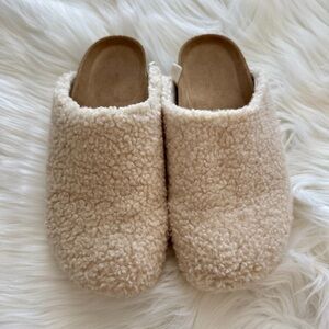 Universal Thread Teddy Soft Sherpa Slip Ons